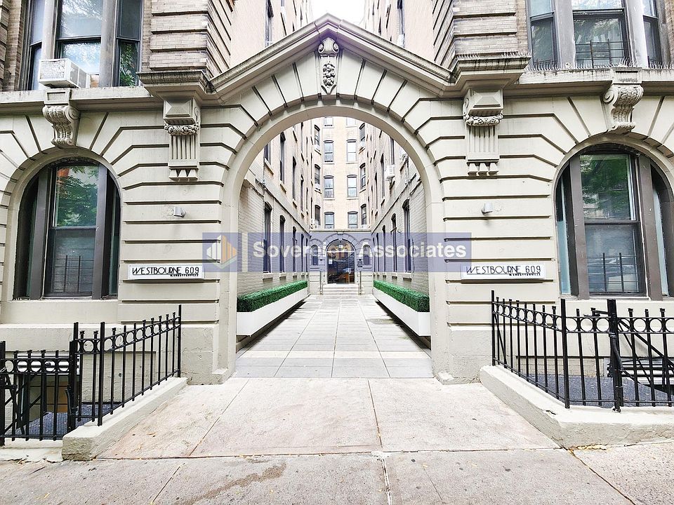1st image of 609 W 137th St #15