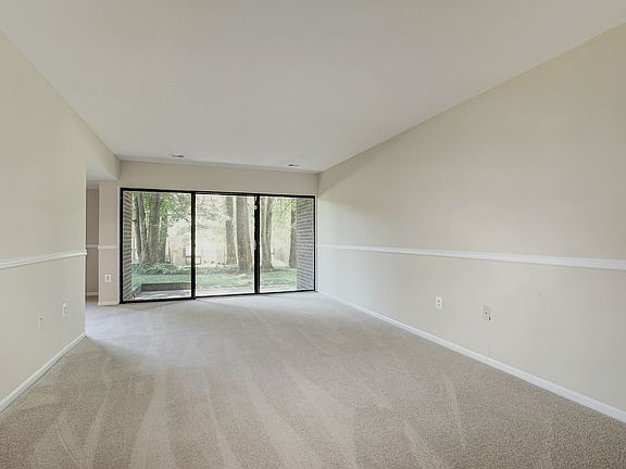 4th image of 9725 Kings Crown Ct APT 1
