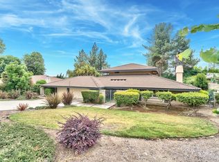 696 W 21st St, Upland, CA 91784