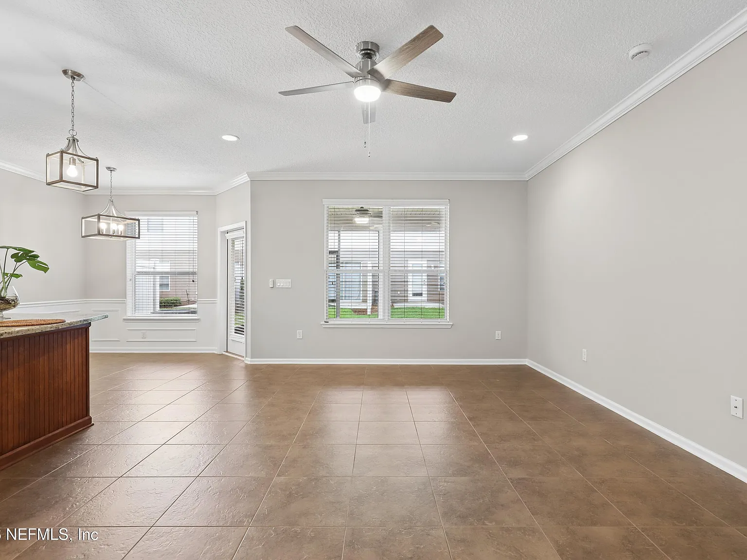 3 bed, 2.5 bath, 1667 sqft, $2,000 — Photo 4