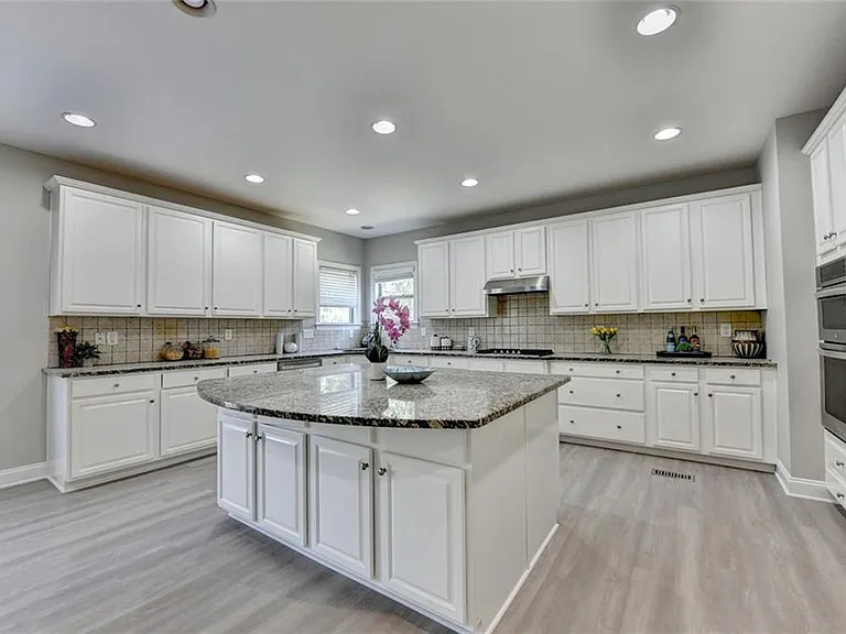 4805 Shelbourne Dr — Photo 28