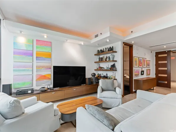 1199 Bishop St #12B, Honolulu, HI 96813