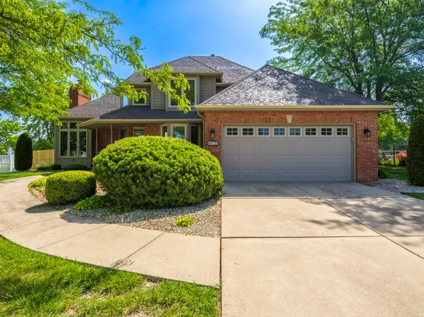 8479 Christopher Dr, Saint John, IN 46373
