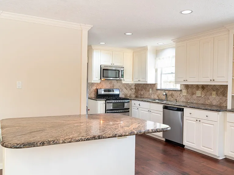 1704 Crystal Hills Dr — Photo 6