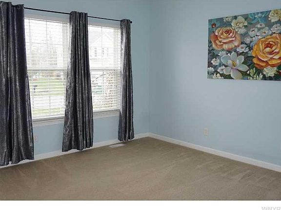 3rd image of 6140 Woodford Dr