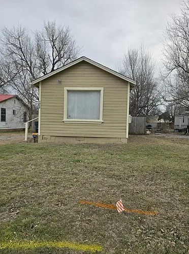 1412 NW Kingsbury Ave Photo 1