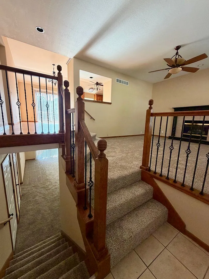 4 bed, 2498 sqft, $2,500 — Photo 3