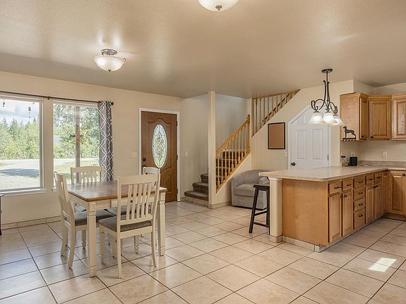 4th image of 2375 Lindsborg Dr