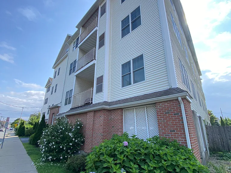 51 Pearl St #206 — Photo 20