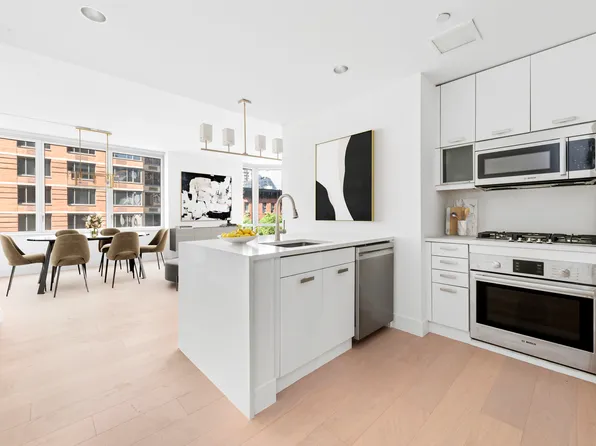 225 East 34th Street 5E image 3 of 21