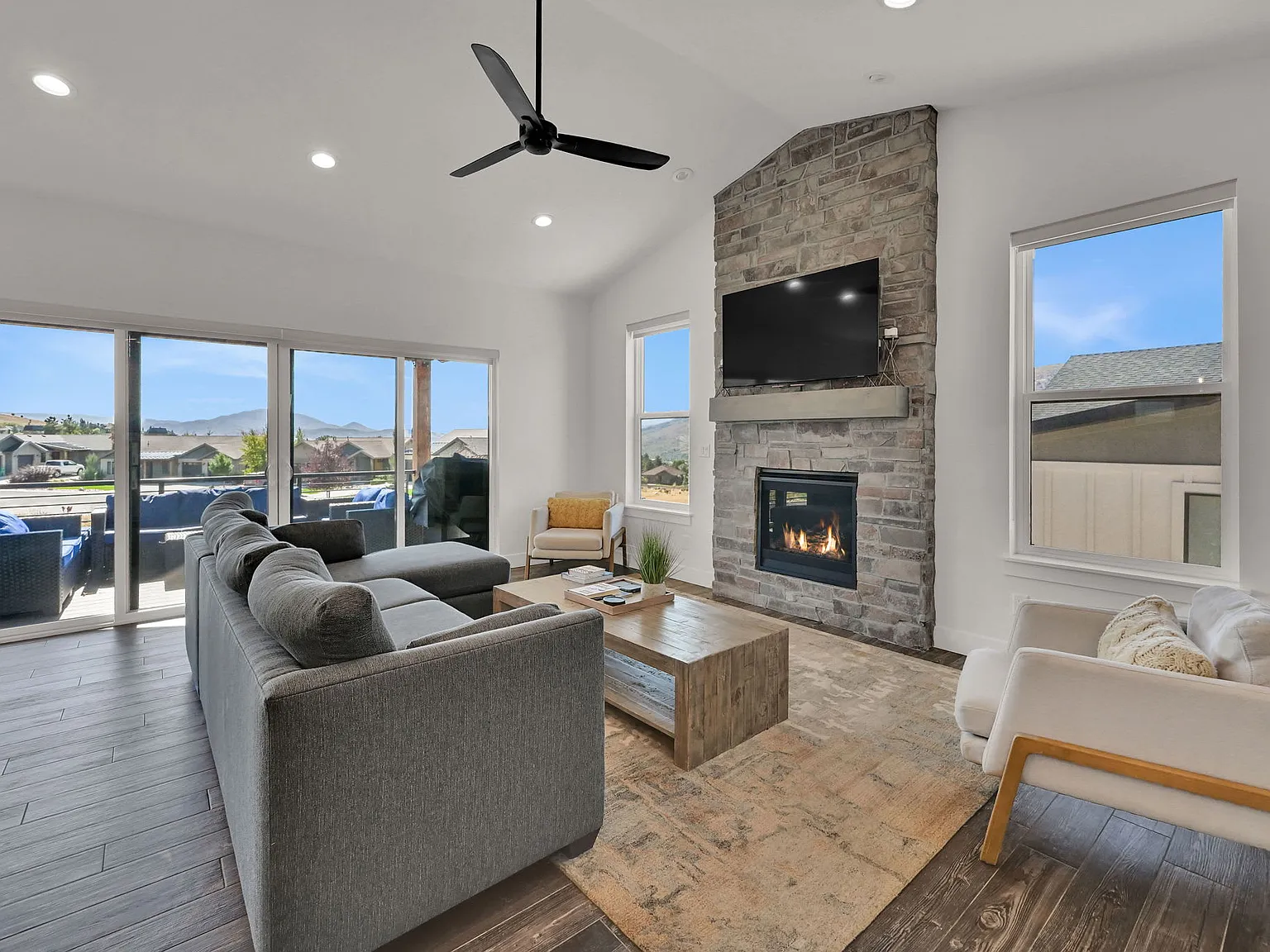 4 bed, 3.5 bath, 3000 sqft, $5,500 — Photo 4