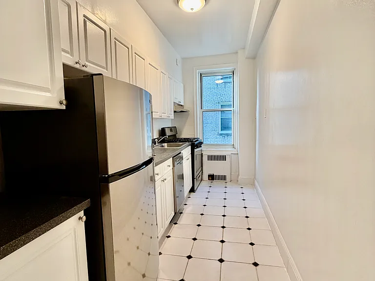 10 Shore Blvd #4L — Photo 5