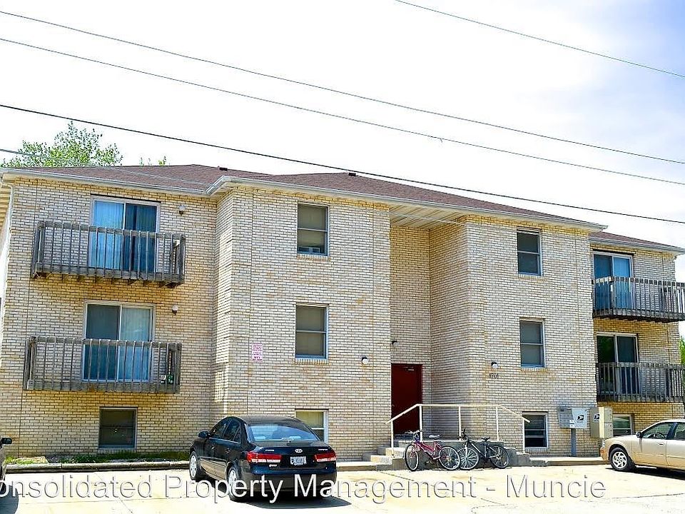 1st image of 1701 N Rosewood Ave APT 11