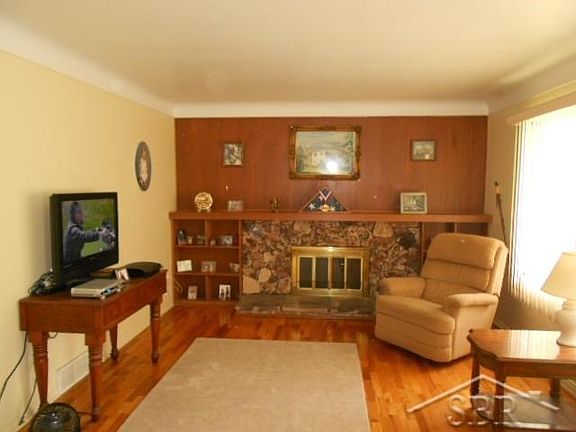 3rd image of 6384 W Berkshire Dr