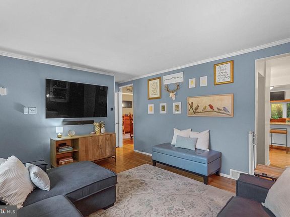 2nd image of 4017 Lawrence Ave
