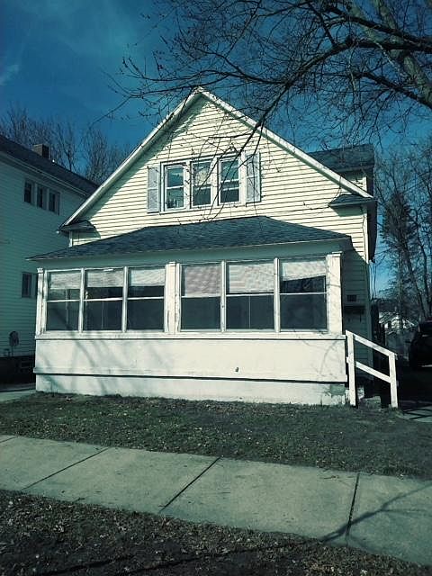 1st image of 215 Dean St NE #1