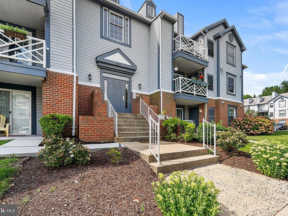 1st image of 207 Oak Leaf Cir APT J