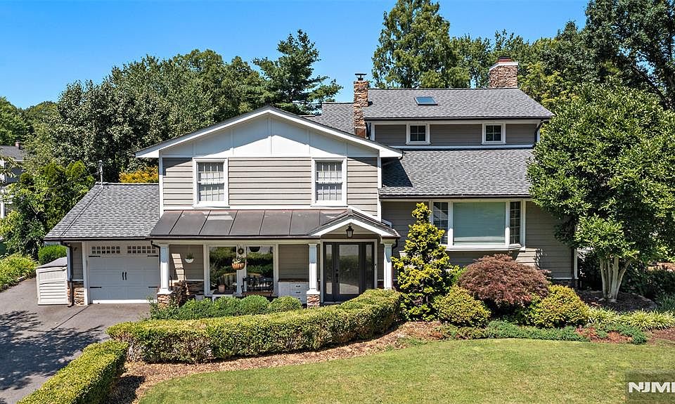 1st image of 440 Colonial Blvd