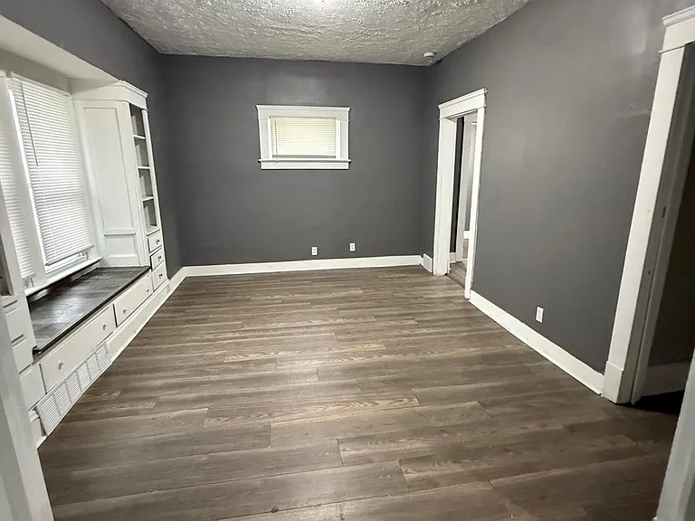 411 Eddy Rd — Photo 3
