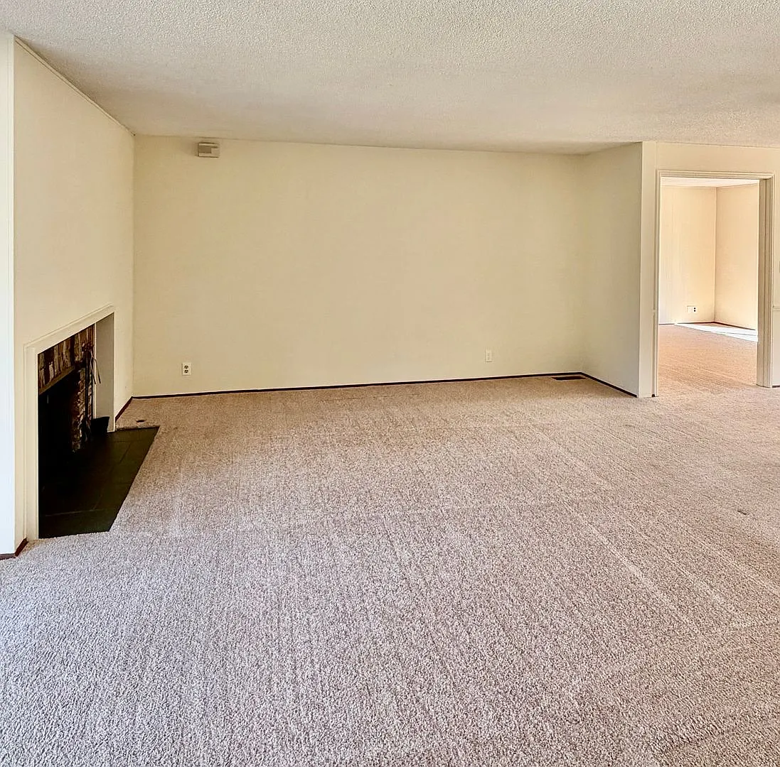 4 Bed / 2.5 Bath Bellevue rambler $4,095/month — Photo 4