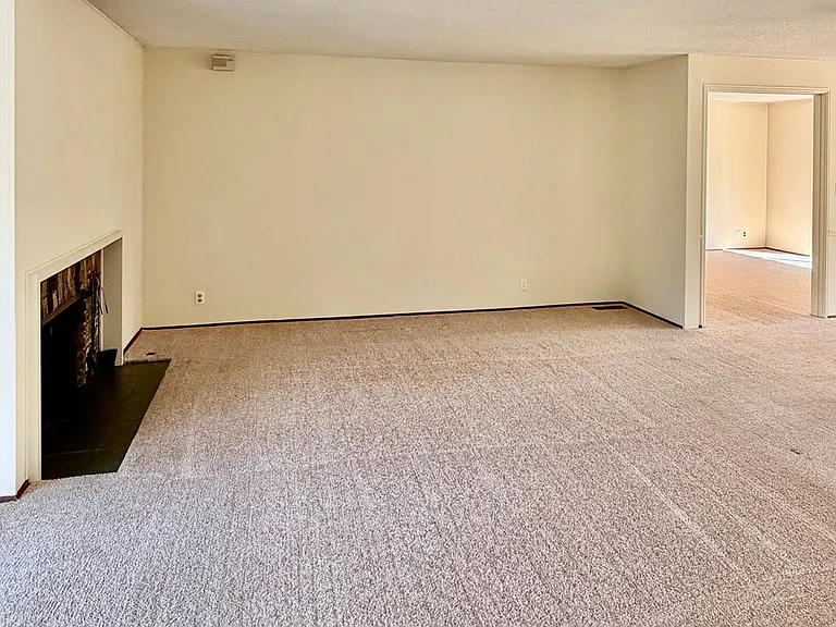 16508 NE 19th Pl — Photo 4