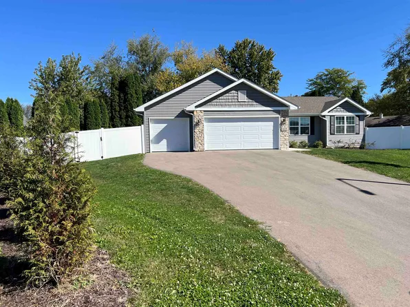 1615 Creston Park Dr, Janesville, WI 53545