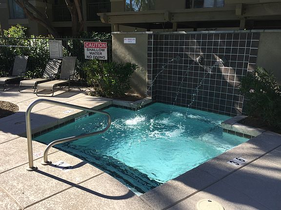 5th image of 815 E Rose Ln Unit 109