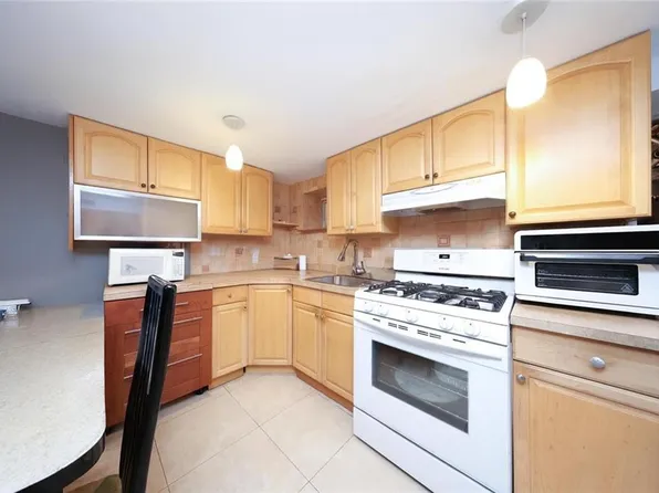 127 Bay 23rd Street image 21 of 31