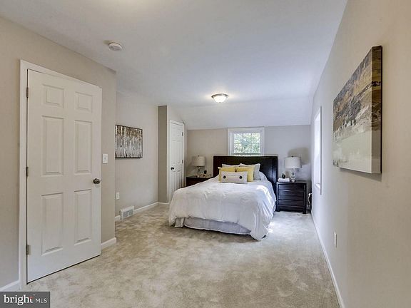 3rd image of 4402 32nd St