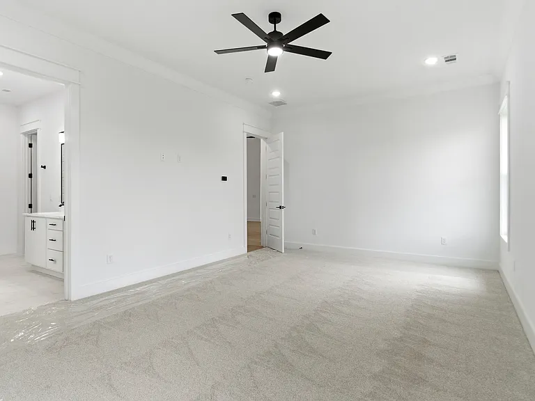421 Hedge Dr — Photo 11