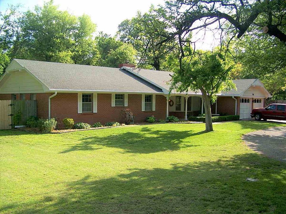 1st image of 36 Woodlands Dr