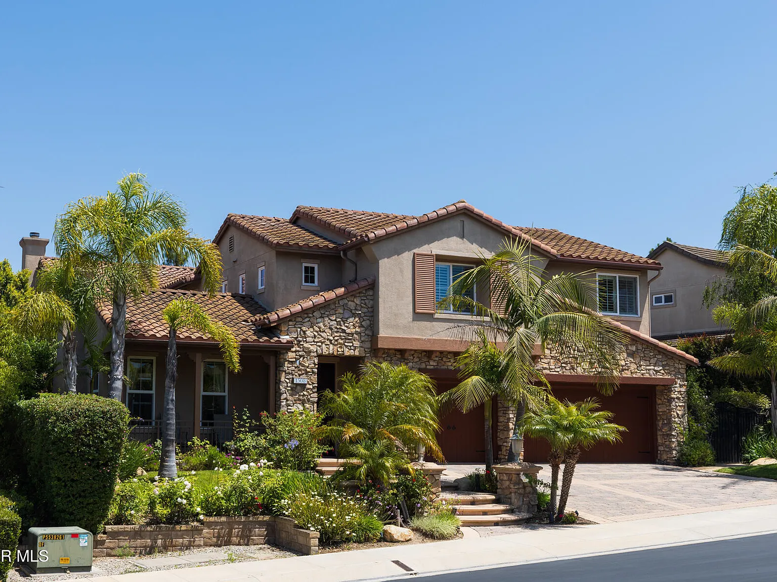 5 bed, 5.5 bath, 4205 sqft, $11,750 — Photo 2