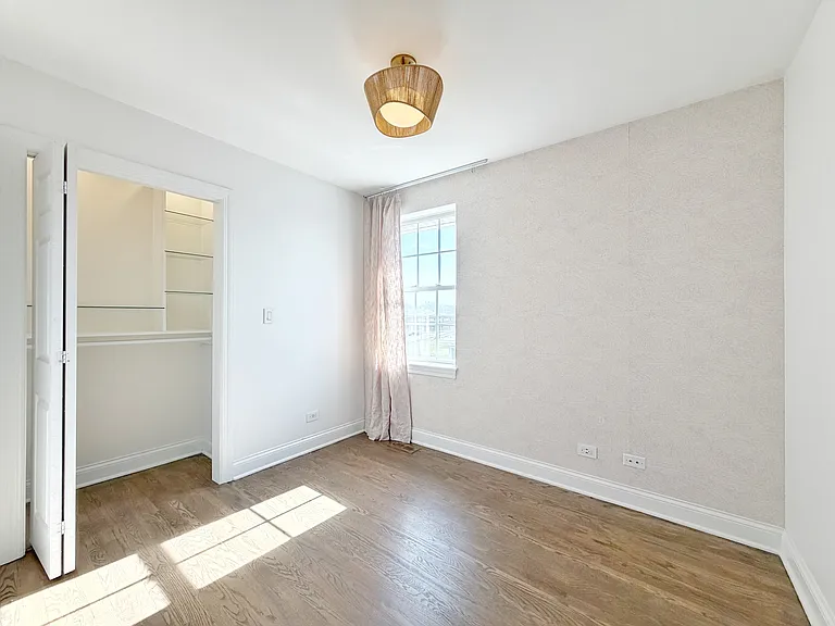 2427 W Grenshaw St #2 — Photo 20