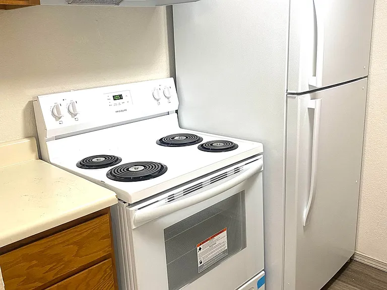 Cedar Lake Apartments — Photo 38