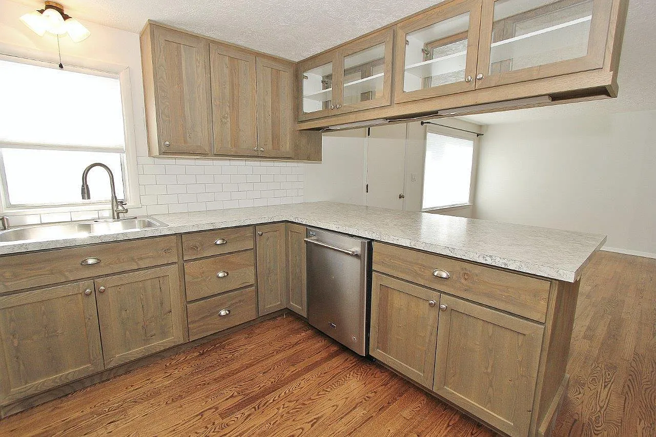 2 bed, 1007 sqft, $1,700 — Photo 4