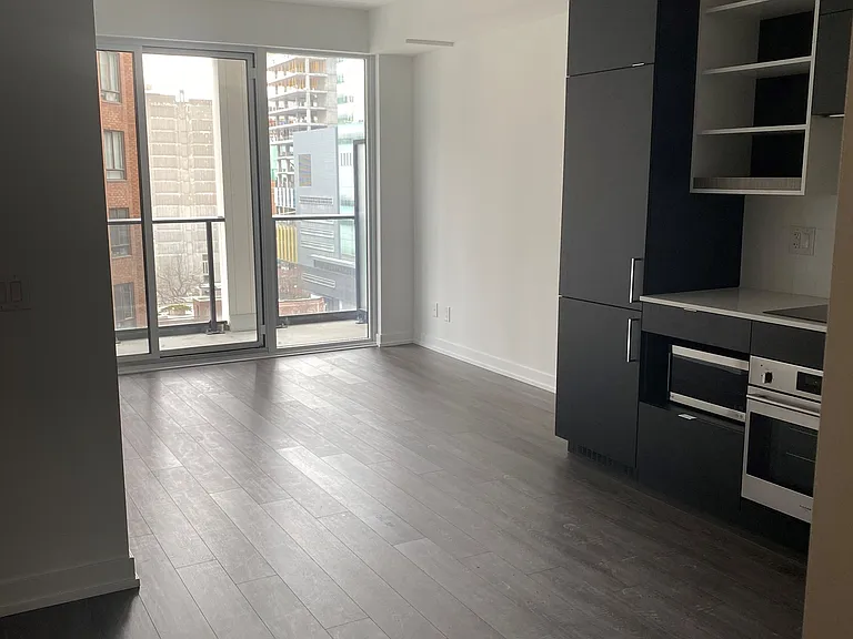 20 Edward St #913 — Photo 4