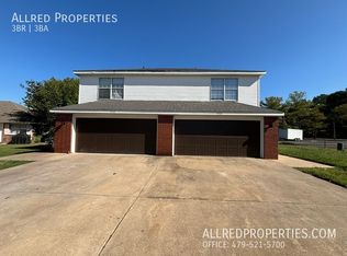 956 N Daisy Ln, Fayetteville, AR 72704