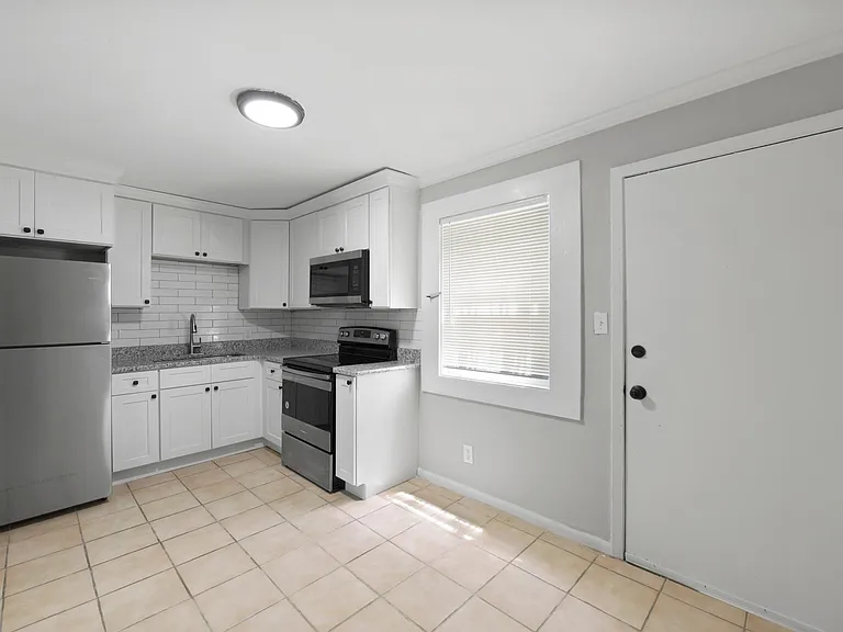 1584 Line St — Photo 3
