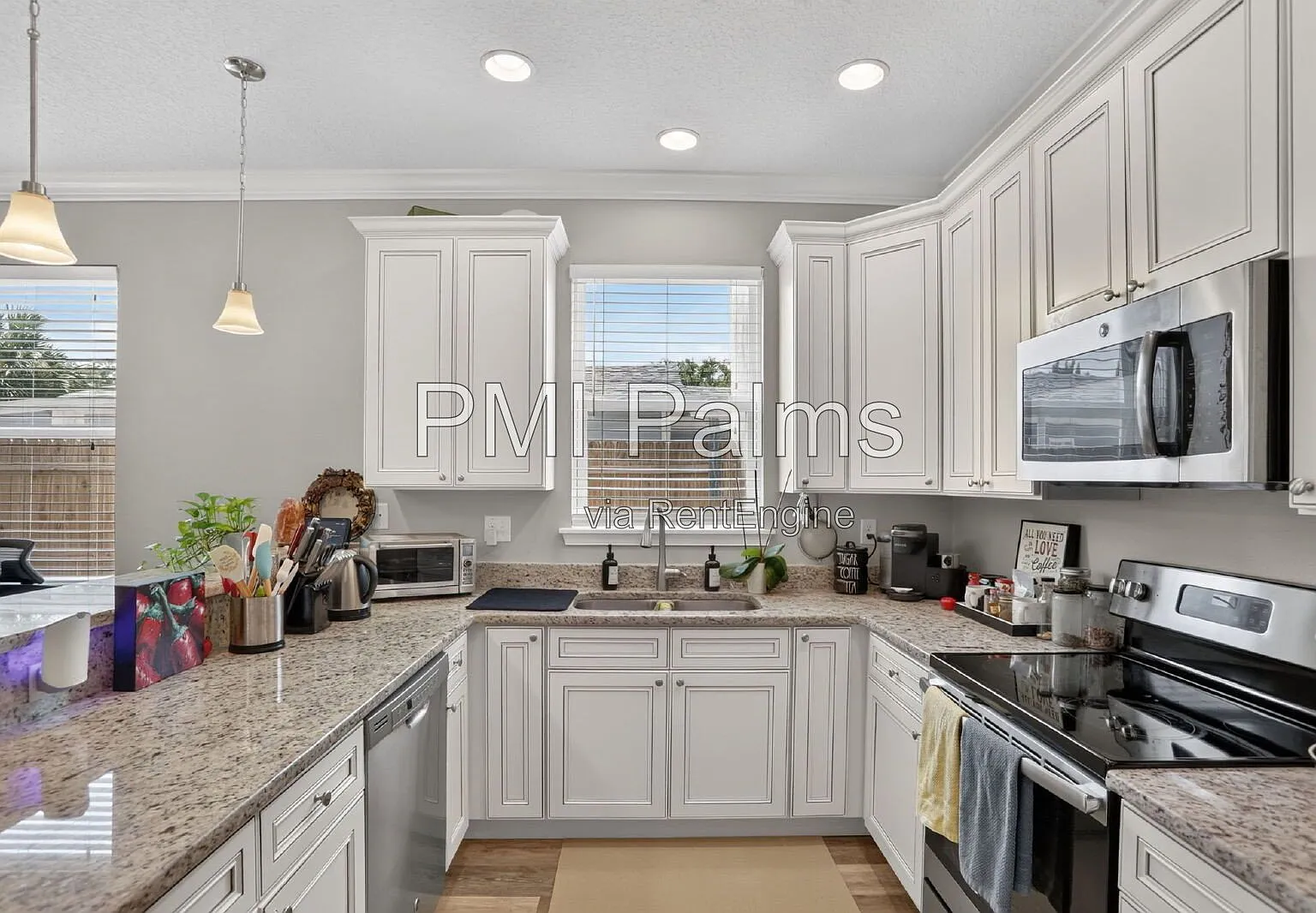 3 bed, 2.5 bath, 1960 sqft, $3,000 — Photo 3