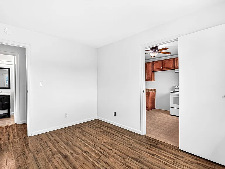 908 Roswell Avenue — Photo 18