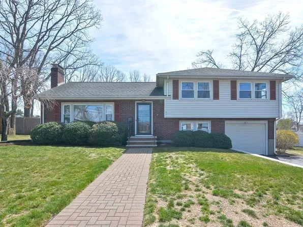 52 Norton Dr, Norwood, MA 02062