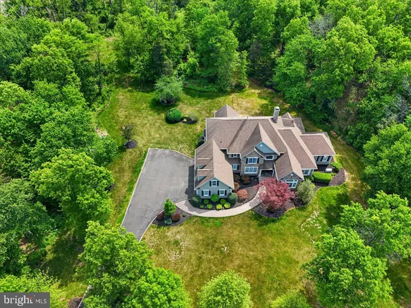 3 Raymond Ln, Belle Mead, NJ 08502