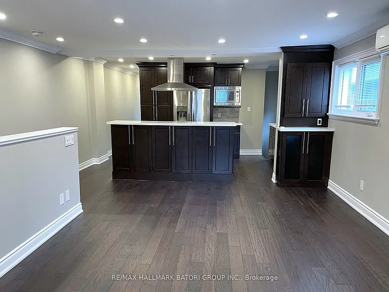 69 Burnaby Blvd #UPPER — Photo 4