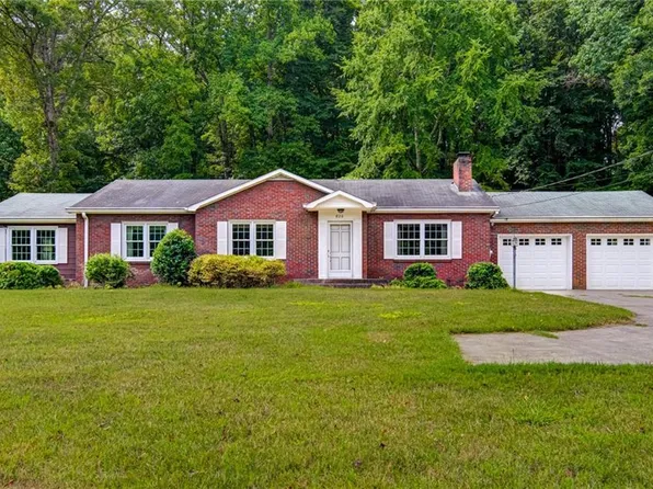 820 McGregor Rd, Winston Salem, NC 27103