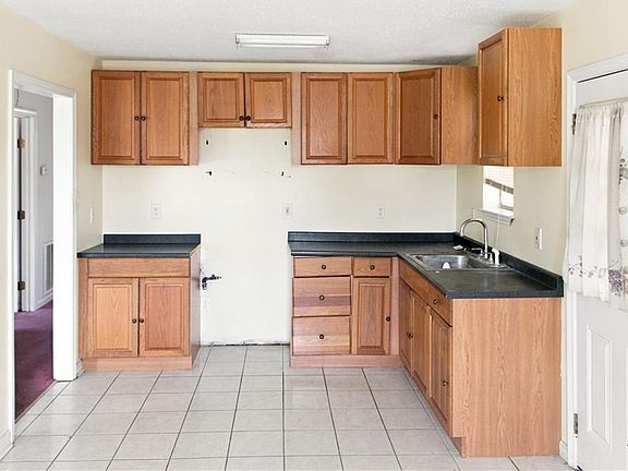 2nd image of 7527 Michigan St