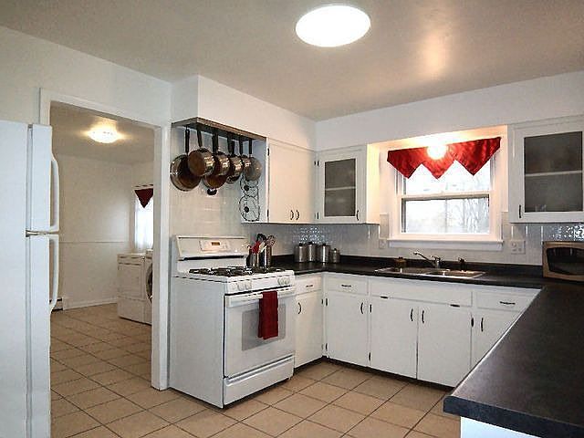 2nd image of 840 N Sun Valley Dr