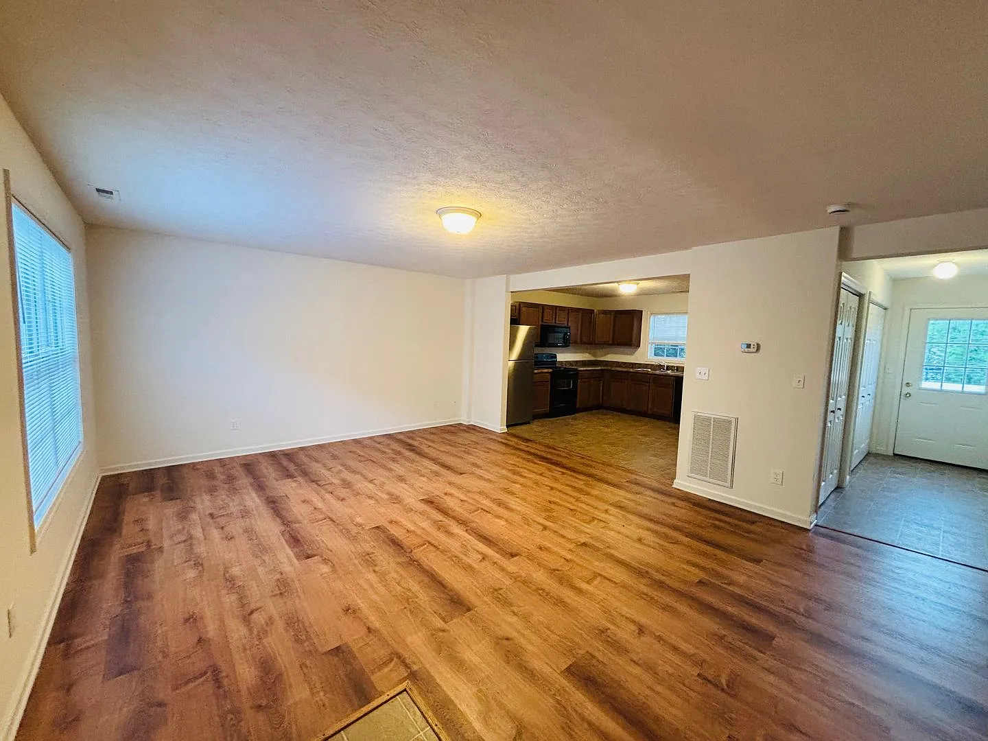 3 Bedroom 2.5 Bath Townhouse — Photo 2