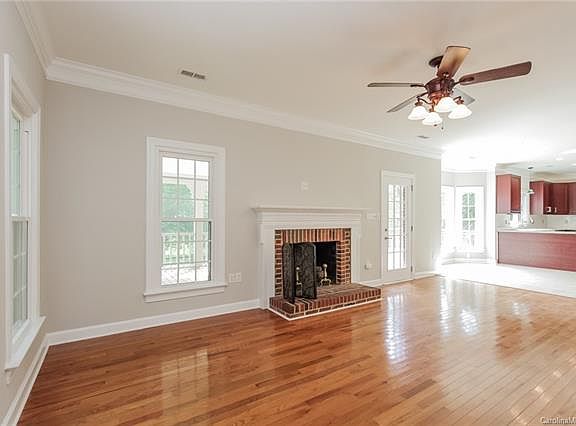 3rd image of 5615 Fairvista Dr