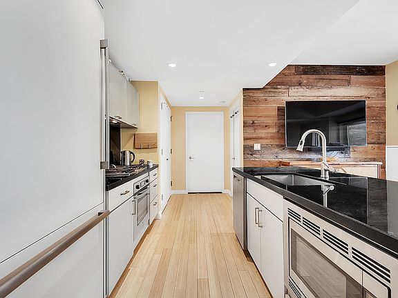 2nd image of 253 4th Ave Unit 2C