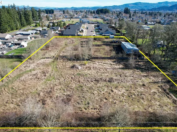 N 6th St, Creswell, OR 97426
